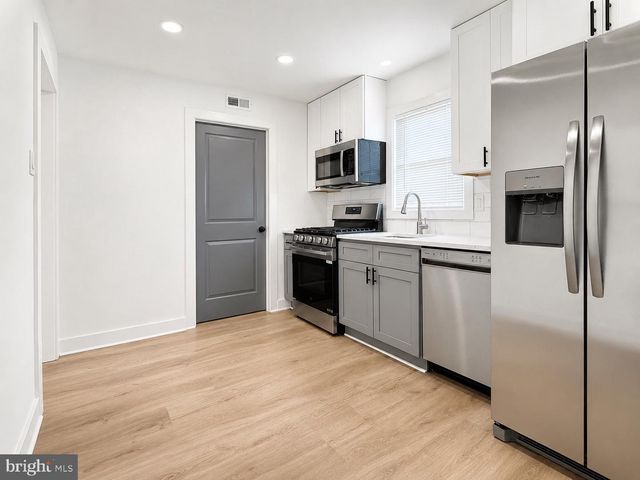 2420 LIBERATOR ST, Levittown, PA 19057