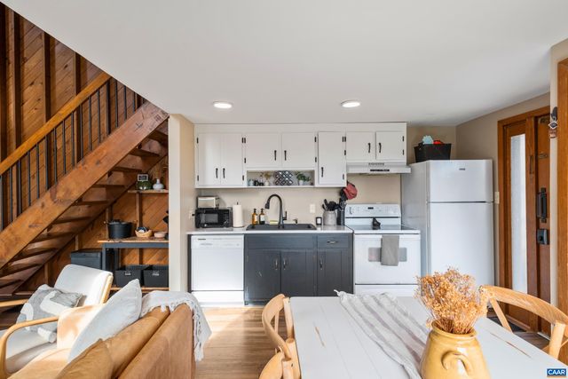 48 MEADOW LN, Nellysford, VA 22958