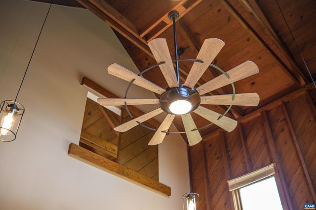 48 MEADOW LN, Nellysford, VA 22958