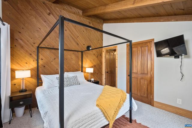 48 MEADOW LN, Nellysford, VA 22958