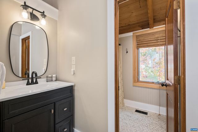 48 MEADOW LN, Nellysford, VA 22958