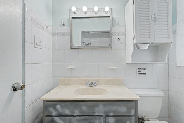9256 S CALUMET Avenue, Chicago, IL 60619