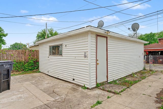 9256 S CALUMET Avenue, Chicago, IL 60619
