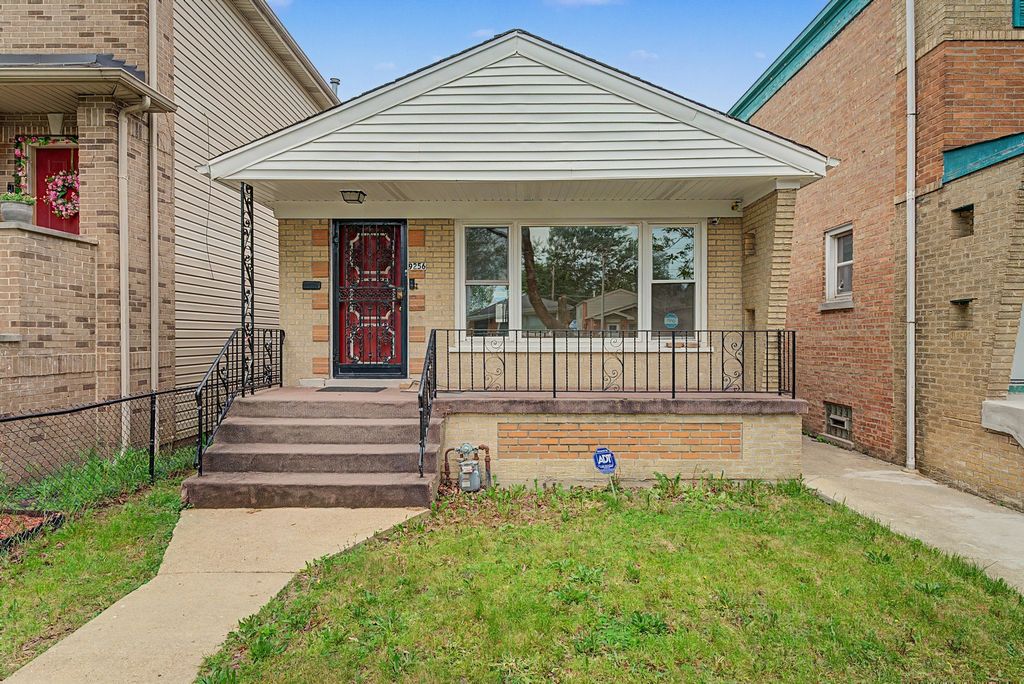 9256 S CALUMET Avenue, Chicago, IL 60619