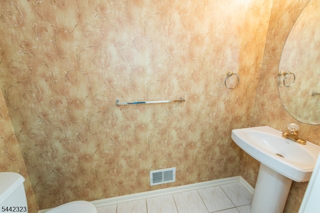 305 Cambridge Dr 305, Butler Boro, NJ 07405
