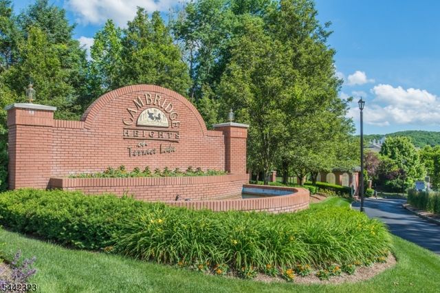 305 Cambridge Dr 305, Butler Boro, NJ 07405