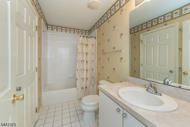 305 Cambridge Dr 305, Butler Boro, NJ 07405