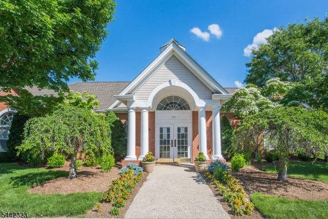 305 Cambridge Dr 305, Butler Boro, NJ 07405