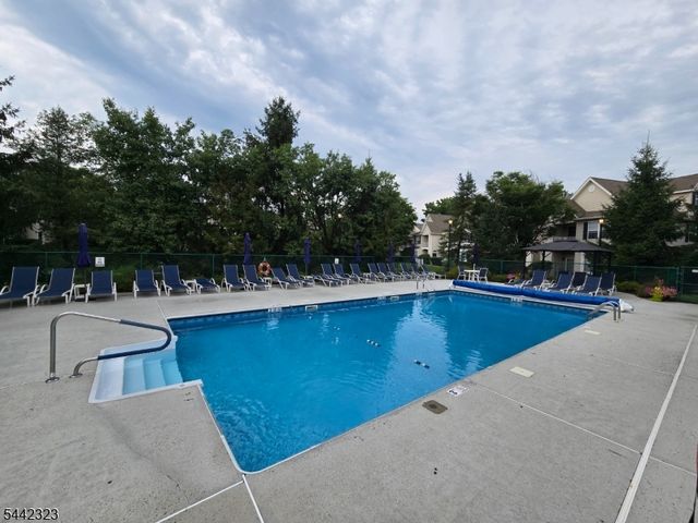 305 Cambridge Dr 305, Butler Boro, NJ 07405