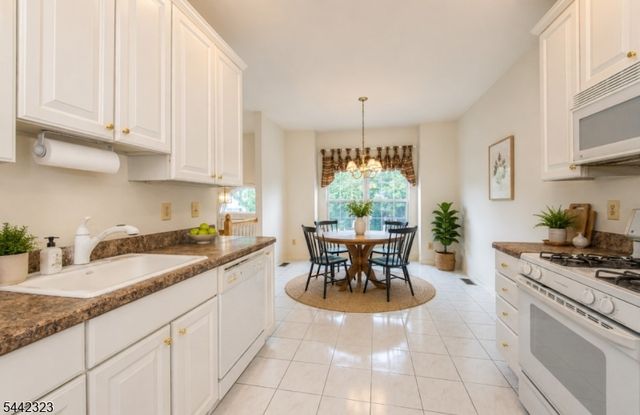 305 Cambridge Dr 305, Butler Boro, NJ 07405