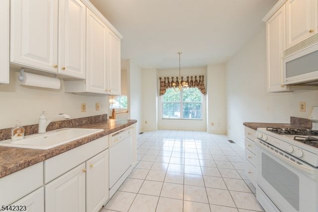 305 Cambridge Dr 305, Butler Boro, NJ 07405