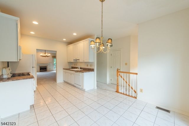 305 Cambridge Dr 305, Butler Boro, NJ 07405