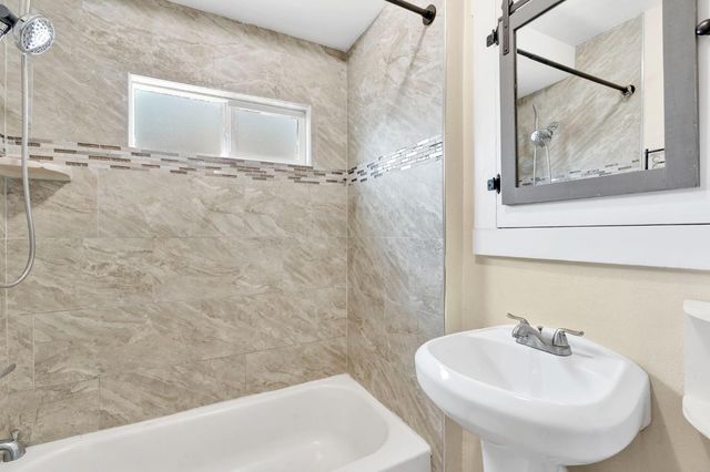 4338 E Grant Avenue, Fresno, CA 93702