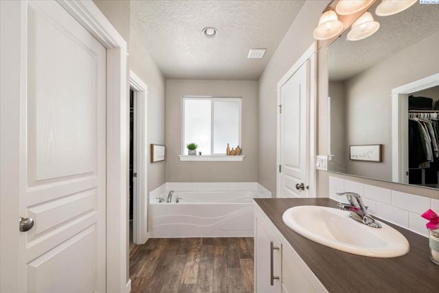 6006 Pimlico Dr., Pasco, WA 99301