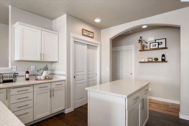 6006 Pimlico Dr., Pasco, WA 99301