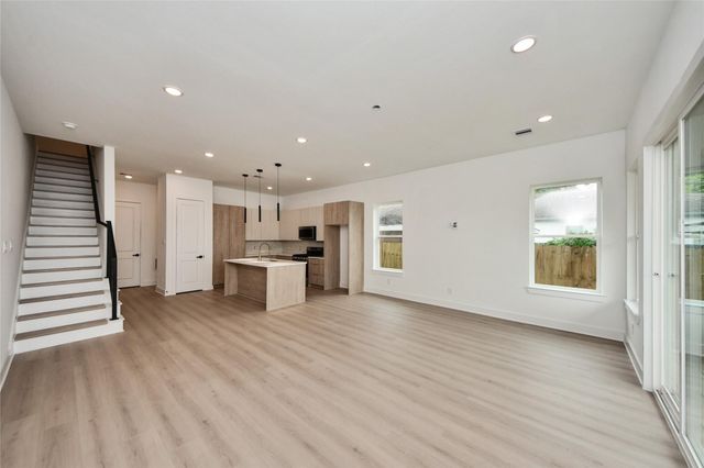 435 Neyland Street, Houston, TX 77022