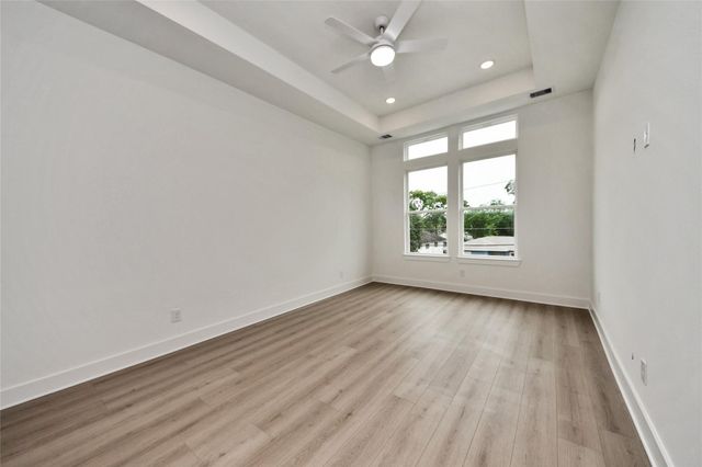 435 Neyland Street, Houston, TX 77022