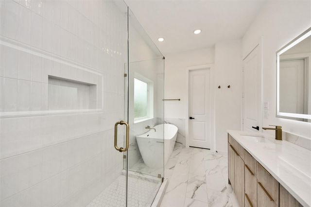 435 Neyland Street, Houston, TX 77022