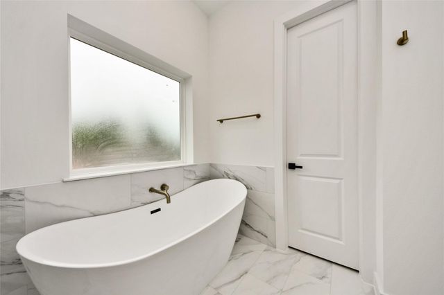 435 Neyland Street, Houston, TX 77022