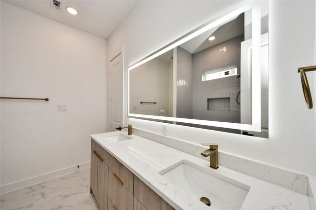 435 Neyland Street, Houston, TX 77022