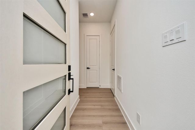 435 Neyland Street, Houston, TX 77022