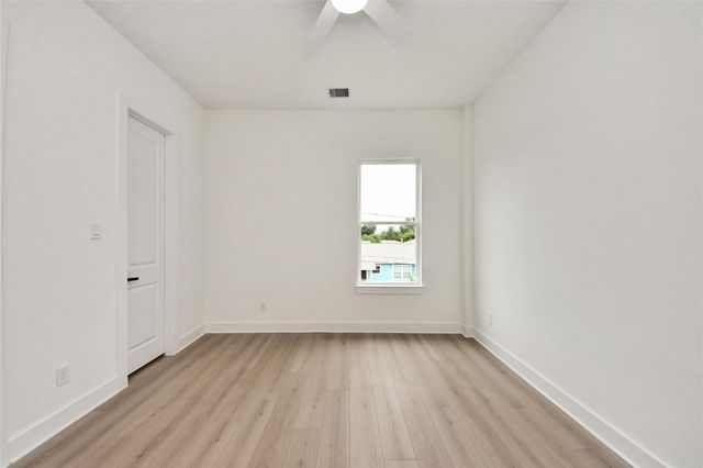 435 Neyland Street, Houston, TX 77022