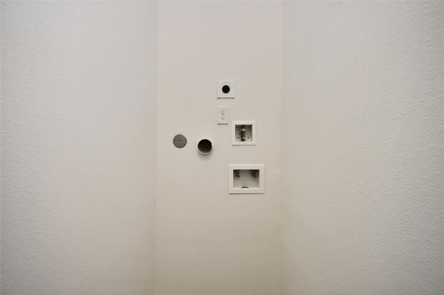 435 Neyland Street, Houston, TX 77022