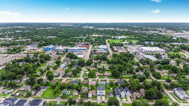 435 Neyland Street, Houston, TX 77022