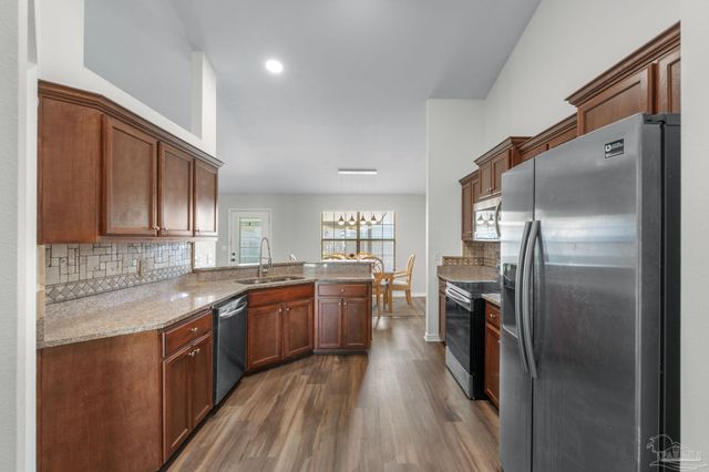 1863 Bay Pine Cir, Gulf Breeze, FL 32563