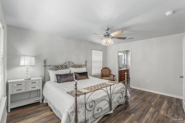 1863 Bay Pine Cir, Gulf Breeze, FL 32563