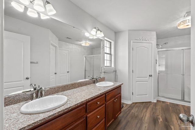 1863 Bay Pine Cir, Gulf Breeze, FL 32563
