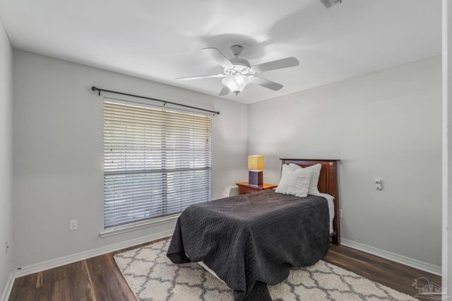 1863 Bay Pine Cir, Gulf Breeze, FL 32563
