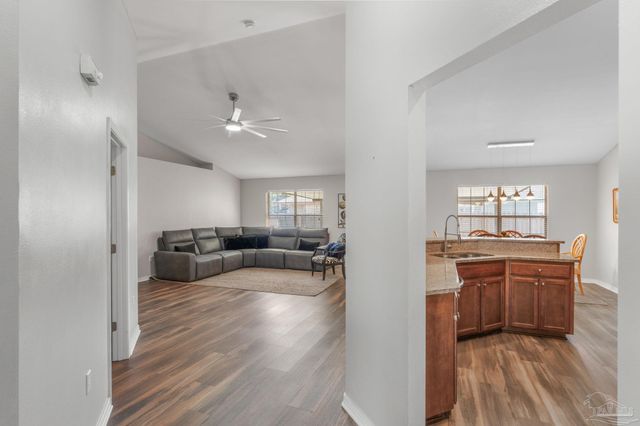1863 Bay Pine Cir, Gulf Breeze, FL 32563