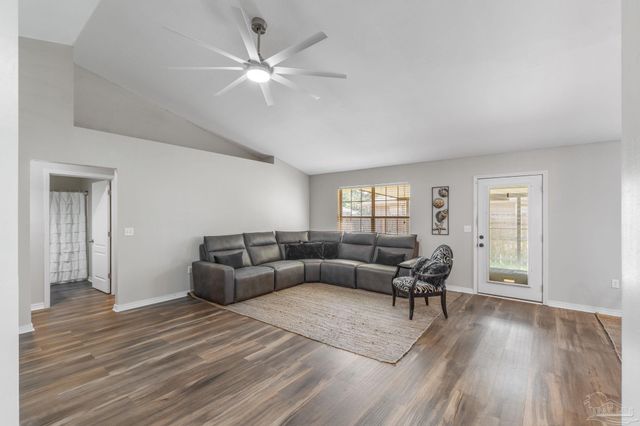 1863 Bay Pine Cir, Gulf Breeze, FL 32563