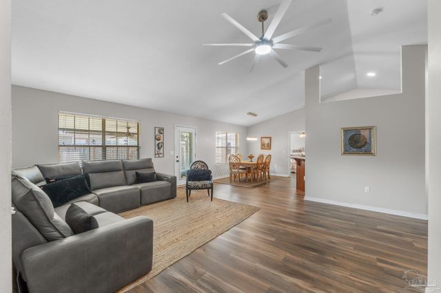 1863 Bay Pine Cir, Gulf Breeze, FL 32563