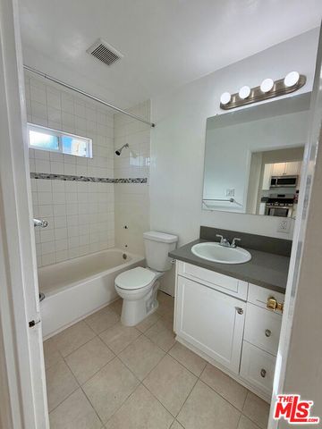 2517 20th C, Santa Monica, CA 90405