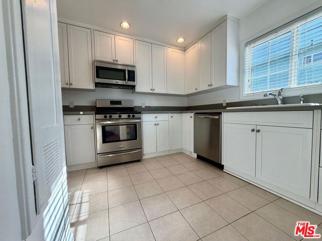 2517 20th C, Santa Monica, CA 90405