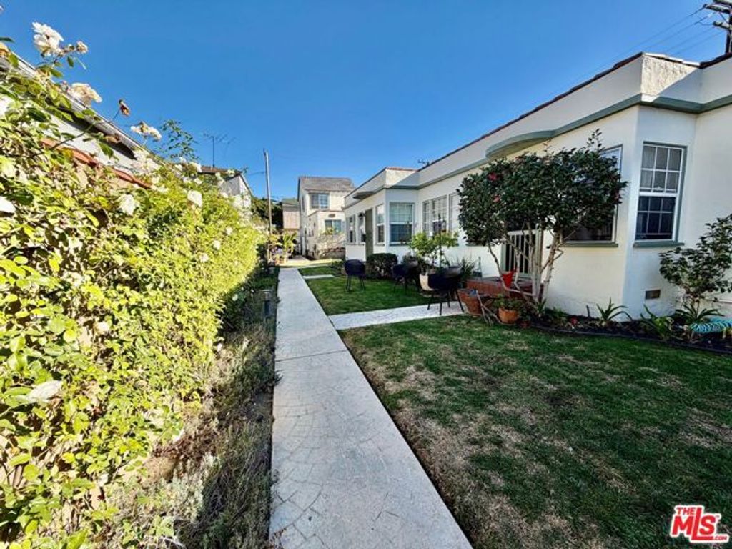 2517 20th C, Santa Monica, CA 90405
