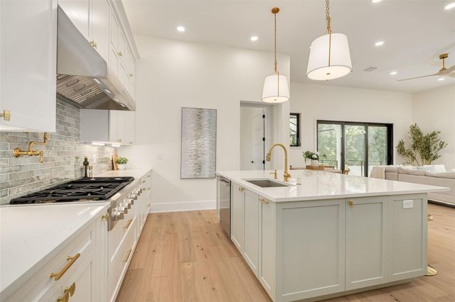 519 W DAVIS BOULEVARD, Tampa, FL 33606