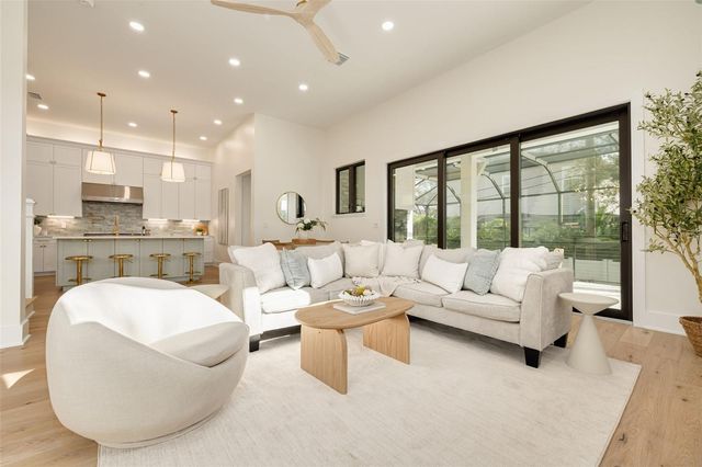 519 W DAVIS BOULEVARD, Tampa, FL 33606