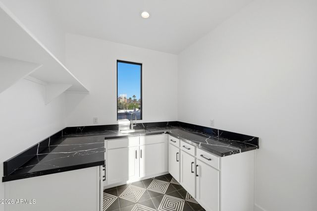 100 W NORTHERN Avenue 4, Phoenix, AZ 85021