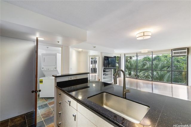 60 N Beretania Street 308, Honolulu, HI 96817