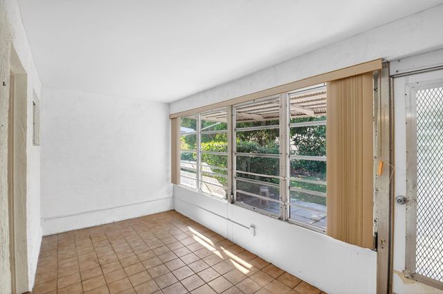 7293 W Oakridge Circle, Lantana, FL 33462