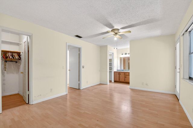 7293 W Oakridge Circle, Lantana, FL 33462