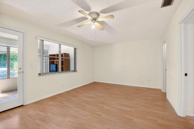 7293 W Oakridge Circle, Lantana, FL 33462