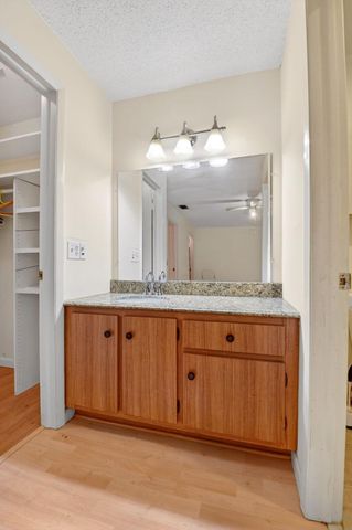 7293 W Oakridge Circle, Lantana, FL 33462