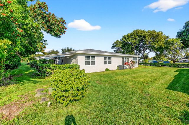 7293 W Oakridge Circle, Lantana, FL 33462