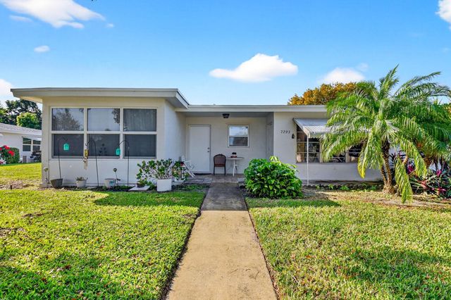 7293 W Oakridge Circle, Lantana, FL 33462