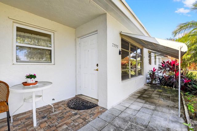 7293 W Oakridge Circle, Lantana, FL 33462