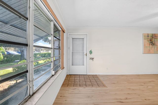 7293 W Oakridge Circle, Lantana, FL 33462